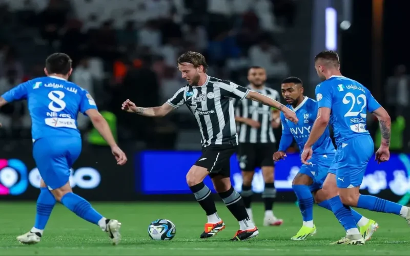 توقعات الأرصاد الجوية تثير القلق حول مواجهة الهلال والشباب بملعب المملكة أرينا